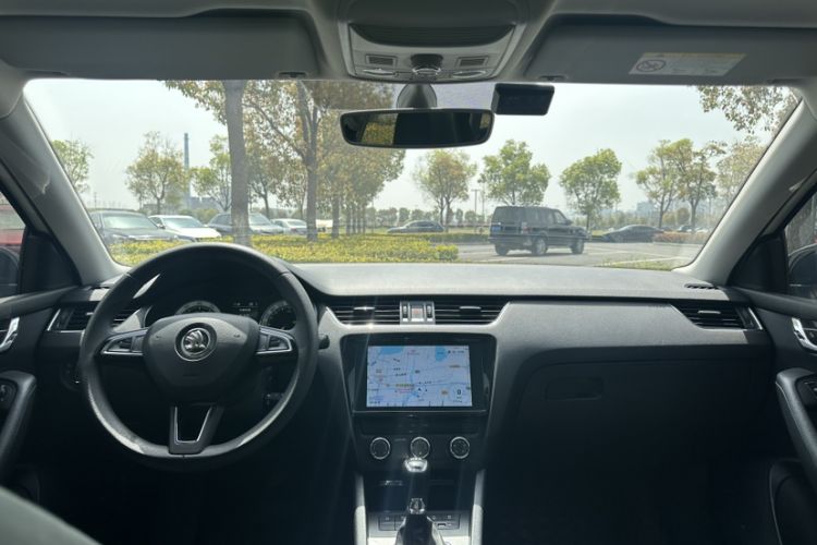 Used Skoda Octavia 2019 TSI280 DSG Luxury Edition Station Wagon China VI Standard Interior 2