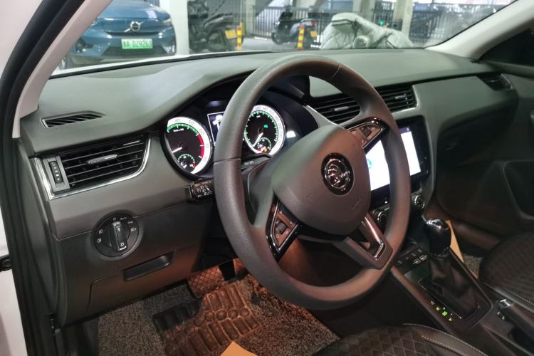 Used Skoda Octavia 2019 TSI280 DSG Luxury Edition Station Wagon China VI Standard Interior 2