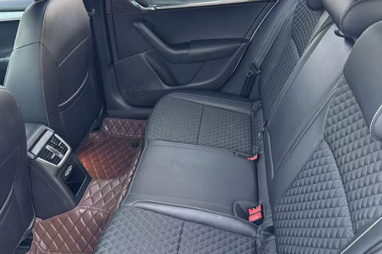 Used Skoda Octavia 2019 TSI280 DSG Luxury Edition Station Wagon China VI Standard Interior 3