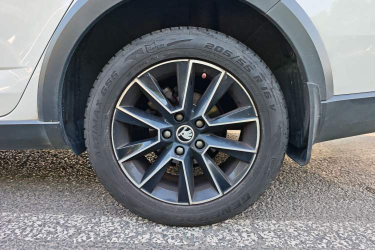 Used Skoda Octavia 2019 TSI230 DSG Luxury Edition Station Wagon China V Standard Interior 3