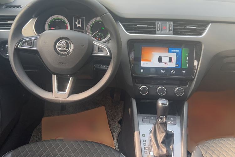 Used Skoda Octavia 2019 TSI280 DSG Luxury Edition Station Wagon China VI Standard Interior 3