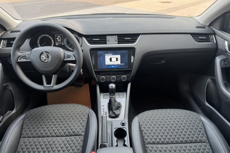 Used Skoda Octavia 2019 TSI280 DSG Luxury Edition Station Wagon China VI Standard Interior 3