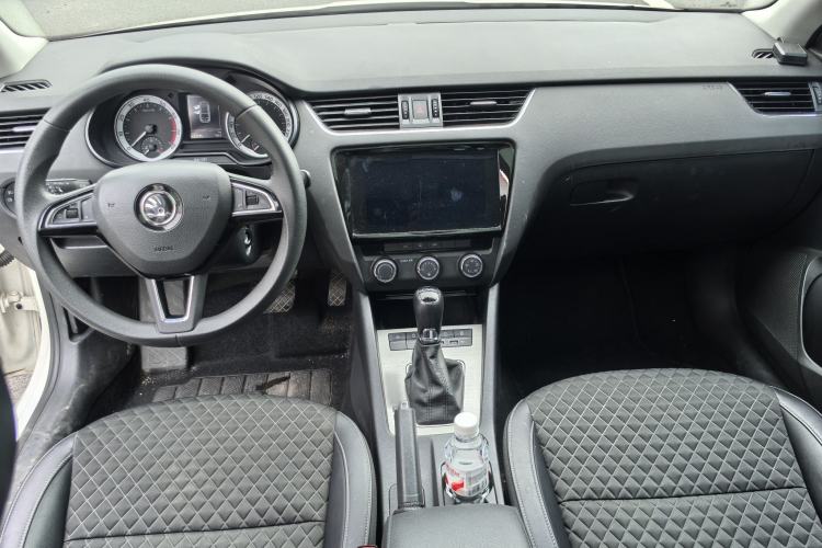 Used Skoda Octavia 2019 TSI280 DSG SmartDrive Luxury Edition China VI Interior 3
