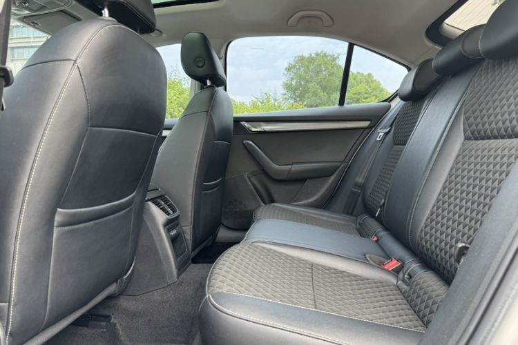 Used Skoda Octavia 2019 TSI230 DSG Luxury Edition Interior 3