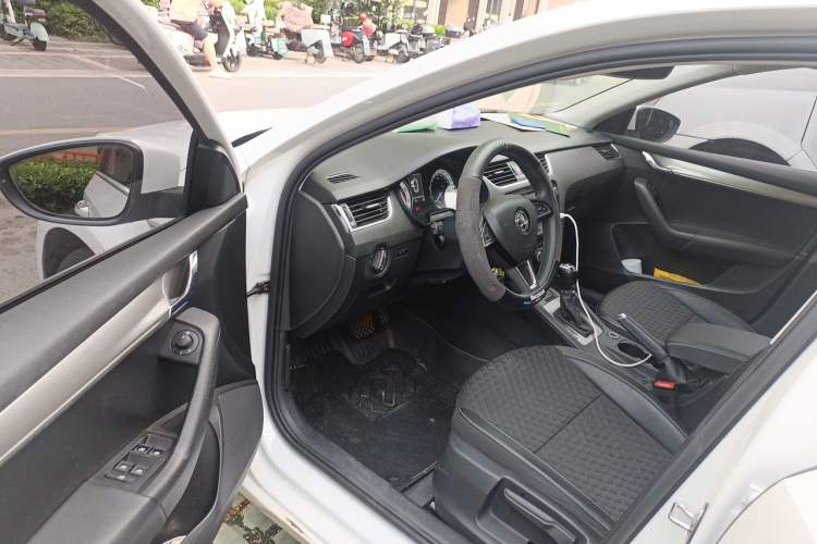 Used Skoda Octavia 2019 TSI230 DSG Comfort Edition Interior 3
