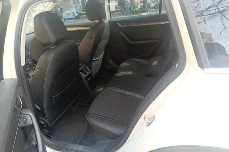 Used Skoda Octavia 2019 TSI280 DSG Luxury Edition Station Wagon China VI Standard Interior 4