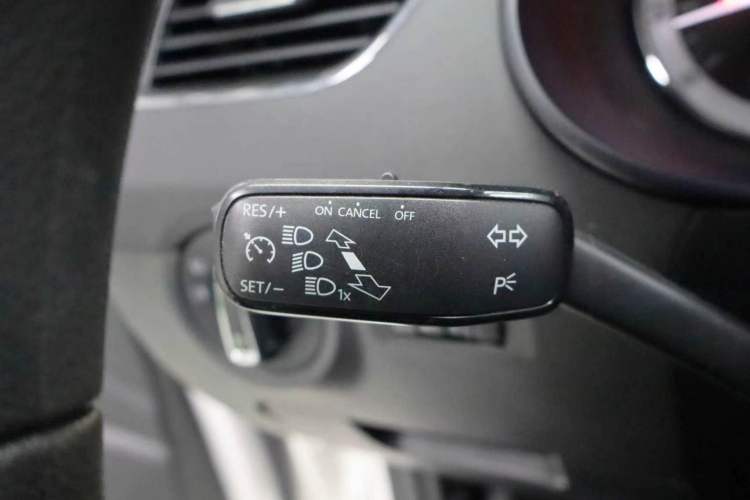 Used Skoda Octavia 2019 1.5L Automatic Smart Drive Luxury Edition China VI Standard Interior 4