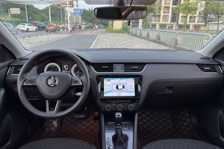 Used Skoda Octavia 2019 TSI280 DSG Luxury Edition Station Wagon China VI Standard Interior 4