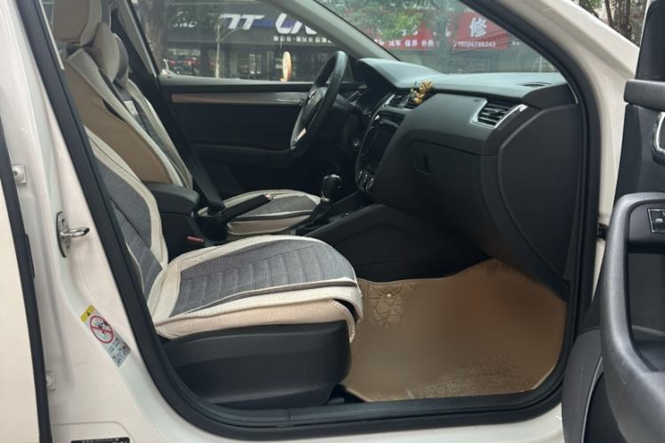 Used Skoda Octavia 2019 TSI280 DSG SmartDrive Luxury Edition China VI Interior 4
