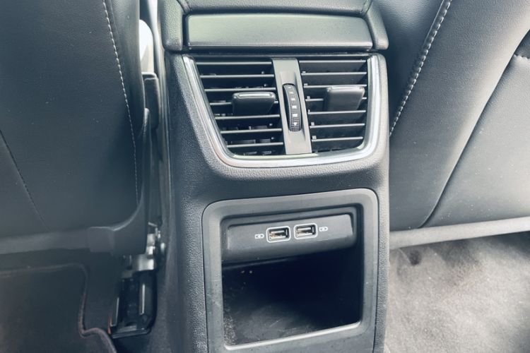 Used Skoda Octavia 2019 1.5L Automatic Smart Drive Luxury Edition China VI Standard Interior 4