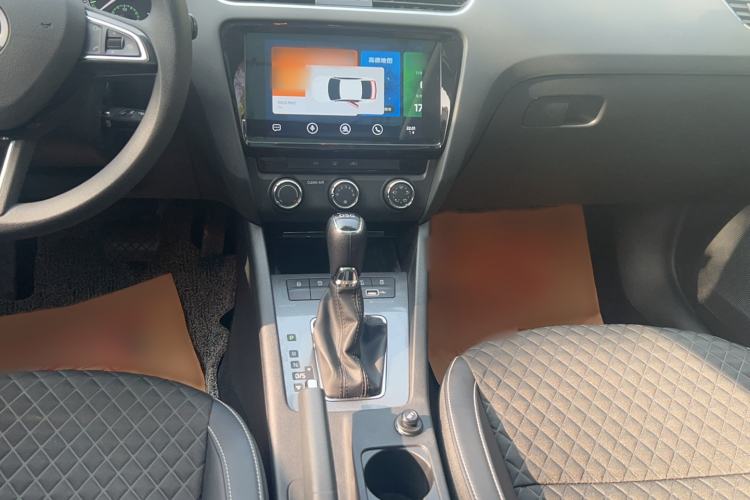 Used Skoda Octavia 2019 TSI280 DSG Luxury Edition Station Wagon China VI Standard Interior 4