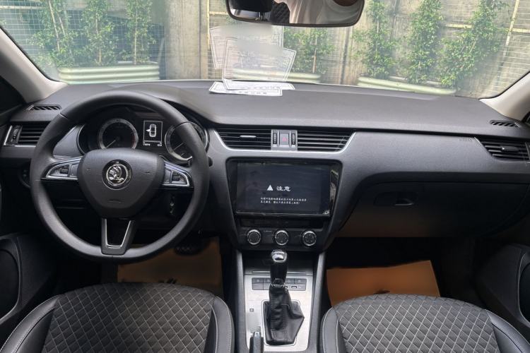 Used Skoda Octavia 2019 TSI280 DSG SmartDrive Luxury Edition China V Standard Interior 4