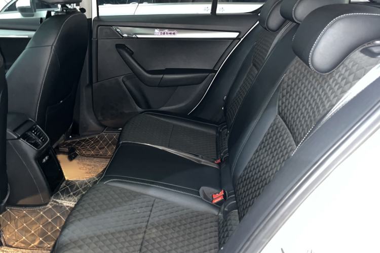 Used Skoda Octavia 2019 TSI230 DSG Luxury Edition Interior 4