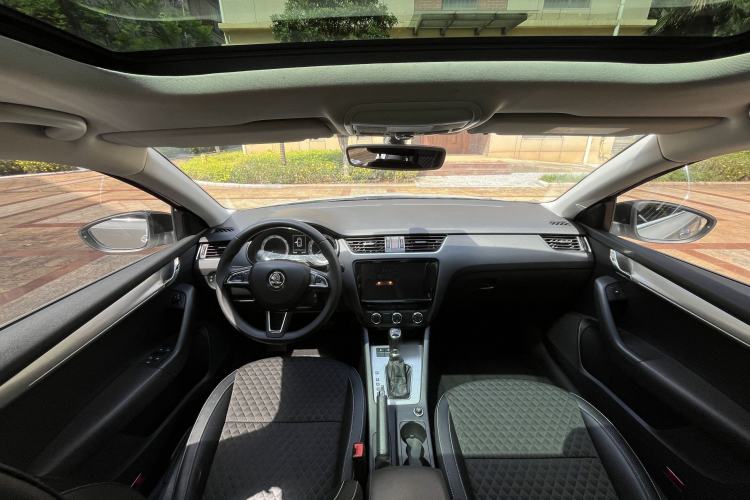 Used Skoda Octavia 2019 TSI280 DSG SmartDrive Luxury Edition China VI Interior 4
