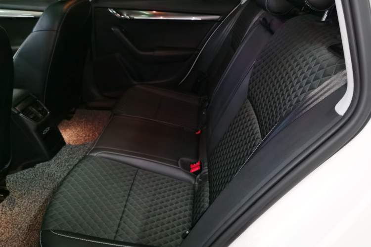 Used Skoda Octavia 2019 TSI280 DSG Luxury Edition Station Wagon China VI Standard Interior 4