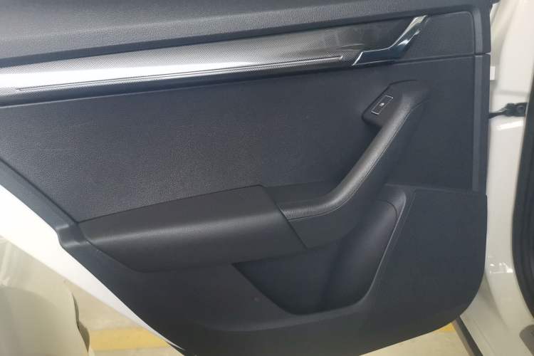 Used Skoda Octavia 2019 TSI280 DSG Luxury Edition Station Wagon China VI Standard Interior 5