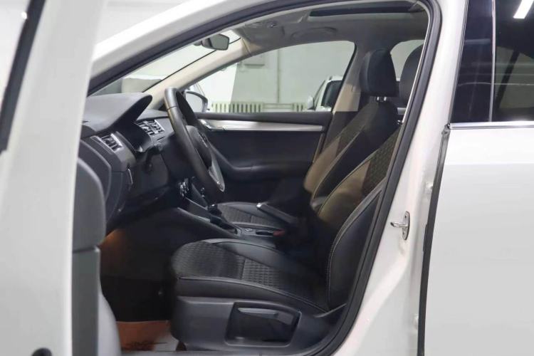 Used Skoda Octavia 2019 1.5L Automatic Smart Drive Luxury Edition China VI Standard Interior 6