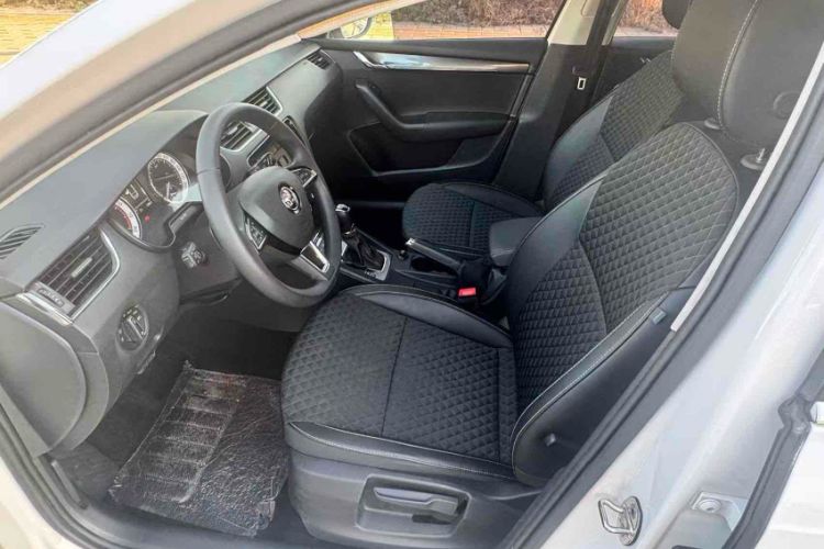 Used Skoda Octavia 2019 TSI280 DSG Luxury Edition Station Wagon China VI Standard Interior 7