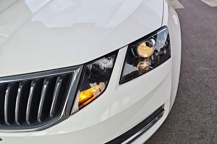 Used Skoda Octavia 2019 TSI230 DSG Luxury Edition Left Front Headlight