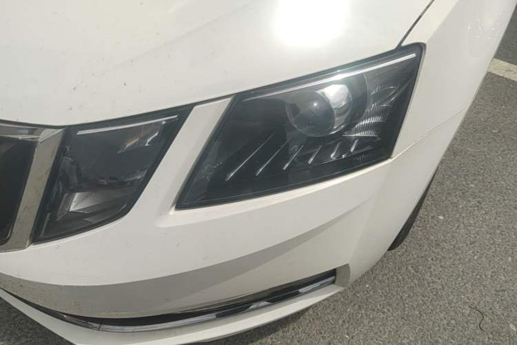 Used Skoda Octavia 2019 1.5L Automatic Smart Drive Luxury Edition China VI Standard Left Front Headlight