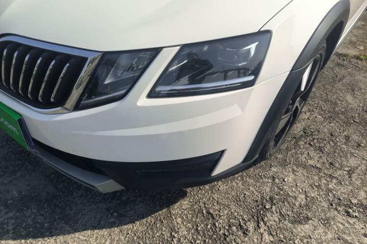 Used Skoda Octavia 2019 TSI280 DSG Luxury Edition Station Wagon China VI Standard Left Front Headlight