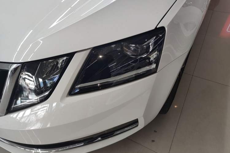 Used Skoda Octavia 2019 TSI280 DSG SmartDrive Luxury Edition China VI Left Front Headlight