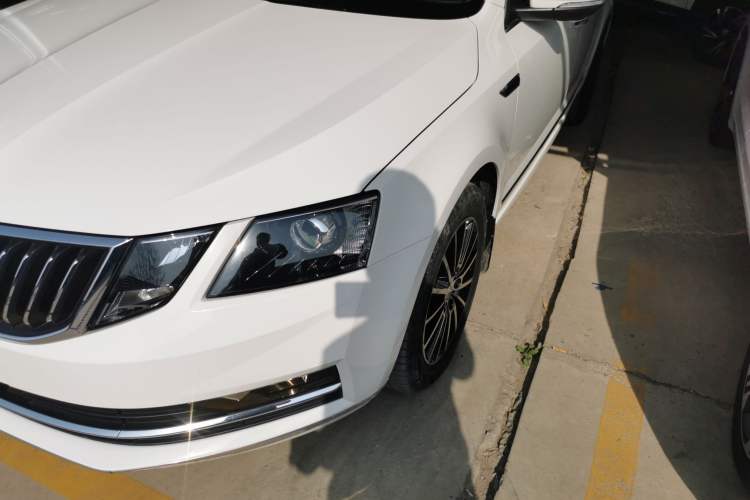 Used Skoda Octavia 2019 1.5L Automatic Luxury Edition Left Front Headlight
