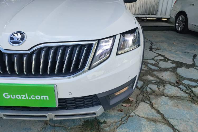 Used Skoda Octavia 2019 TSI280 DSG Flagship Wagon China VI Standard Left Front Headlight