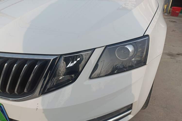 Used Skoda Octavia 2019 TSI230 DSG Luxury Edition Left Front Headlight