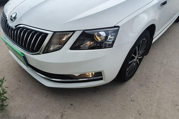 Used Skoda Octavia 2019 TSI230 DSG Luxury Edition Left Front Headlight