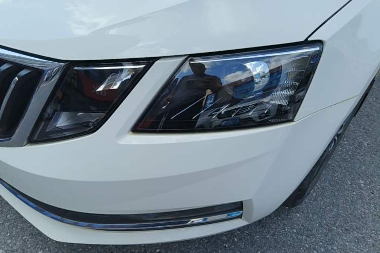 Used Skoda Octavia 2019 1.5L Automatic Smart Drive Luxury Edition China V Standard Left Front Headlight