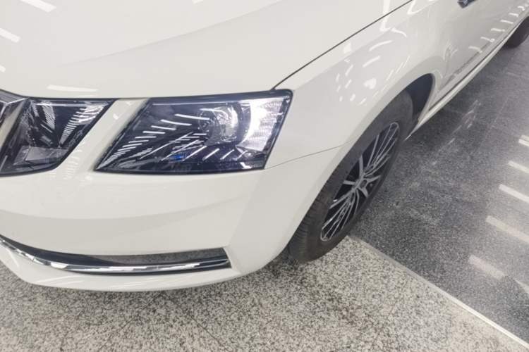 Used Skoda Octavia 2019 1.5L Automatic Smart Drive Luxury Edition China V Standard Left Front Headlight
