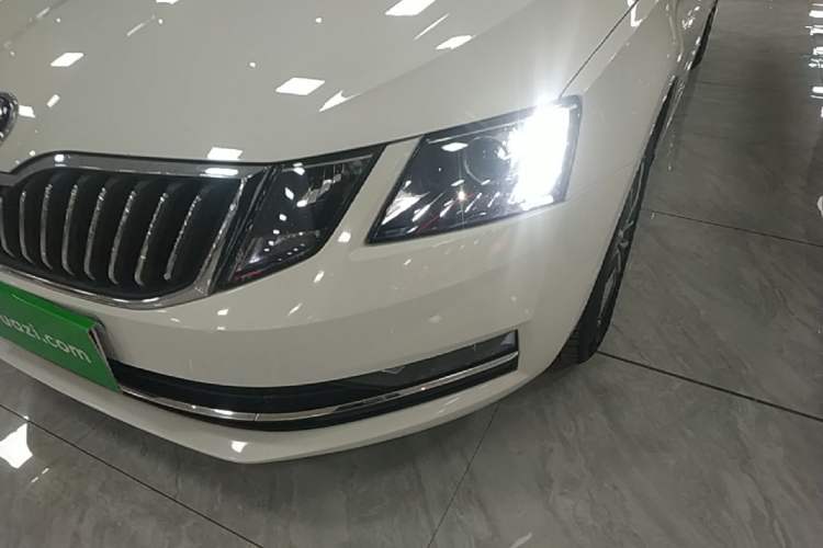 Used Skoda Octavia 2019 1.5L Automatic Comfort Edition Left Front Headlight