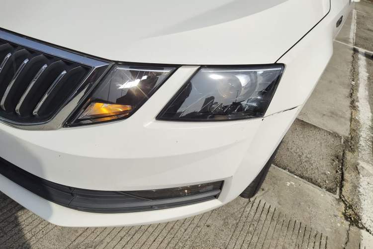 Used Skoda Octavia 2019 1.5L Automatic SmartDrive Comfort Edition China VI Standard Left Front Headlight