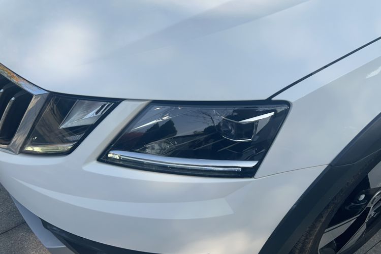 Used Skoda Octavia 2019 TSI280 DSG Luxury Edition Station Wagon China VI Standard Left Front Headlight