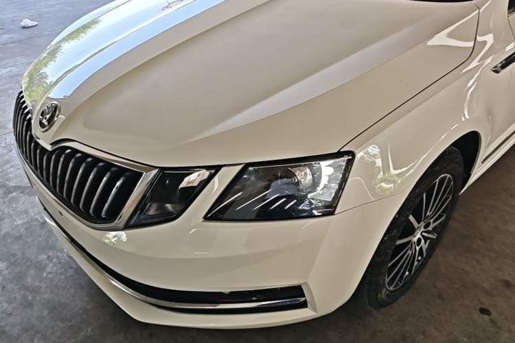 Used Skoda Octavia 2019 1.5L Automatic Smart Drive Luxury Edition China VI Standard Left Front Headlight