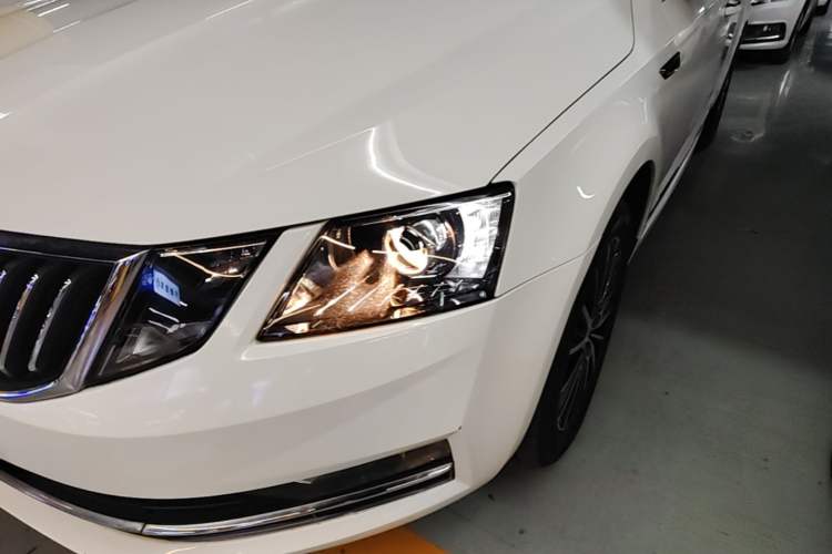 Used Skoda Octavia 2019 TSI230 DSG Luxury Edition Left Front Headlight