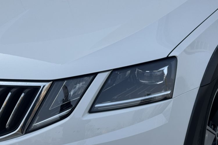 Used Skoda Octavia 2019 TSI280 DSG Luxury Edition Station Wagon China VI Standard Left Front Headlight