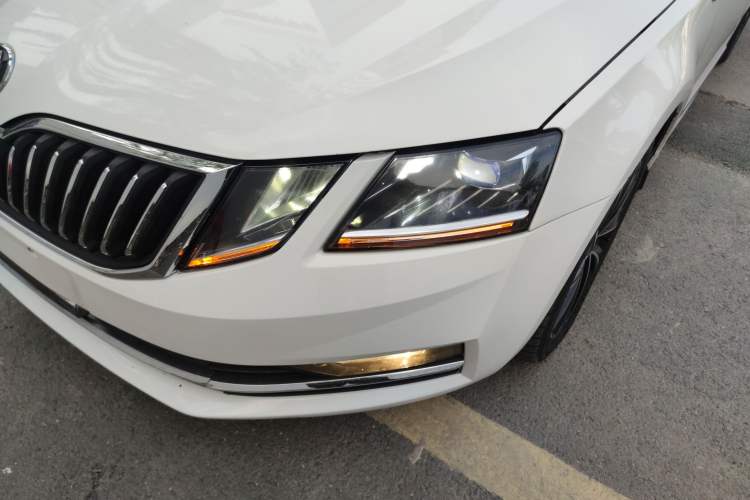 Used Skoda Octavia 2019 TSI280 DSG SmartDrive Luxury Edition China V Standard Left Front Headlight