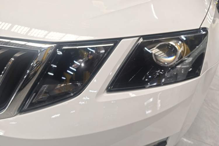 Used Skoda Octavia 2019 1.5L Automatic Comfort Edition Left Front Headlight