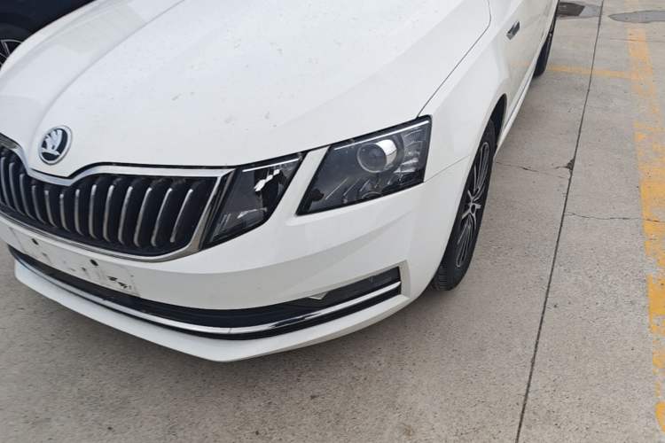 Used Skoda Octavia 2019 1.5L Automatic Smart Drive Luxury Edition China VI Standard Left Front Headlight