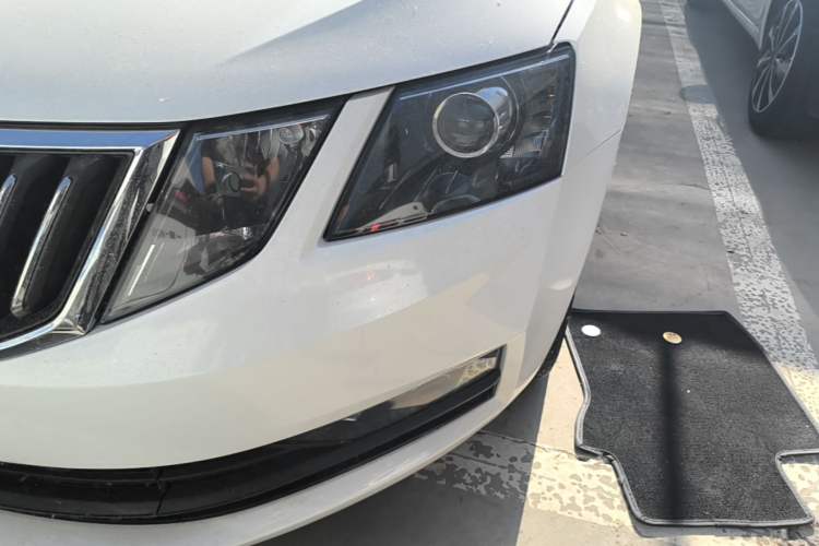 Used Skoda Octavia 2019 1.5L Automatic Comfort Edition Left Front Headlight