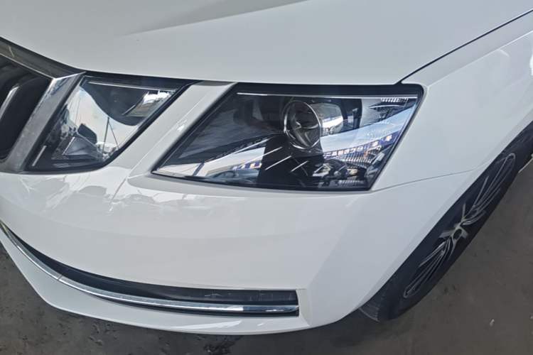 Used Skoda Octavia 2019 1.5L Automatic Smart Drive Luxury Edition China V Standard Left Front Headlight