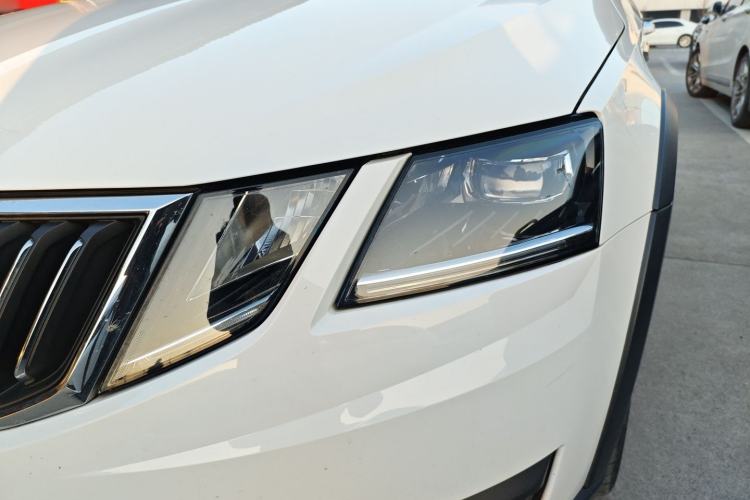 Used Skoda Octavia 2019 TSI280 DSG Luxury Edition Station Wagon China VI Standard Left Front Headlight