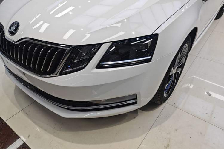 Used Skoda Octavia 2019 TSI280 DSG Luxury Edition Left Front Headlight