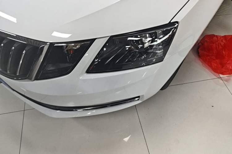 Used Skoda Octavia 2019 1.5L Automatic Smart Drive Luxury Edition China VI Standard Left Front Headlight