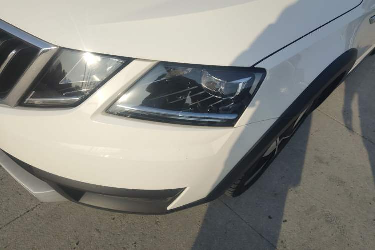 Used Skoda Octavia 2019 TSI280 DSG Luxury Edition Station Wagon China VI Standard Left Front Headlight