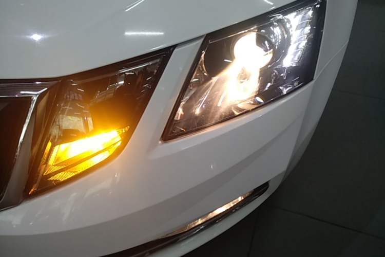 Used Skoda Octavia 2019 TSI230 DSG SmartDrive Luxury Edition China VI Left Front Headlight