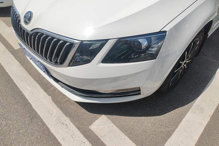 Used Skoda Octavia 2019 1.5L Automatic Smart Drive Luxury Edition China VI Standard Left Front Headlight