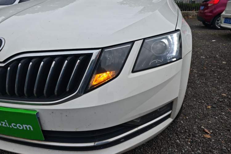 Used Skoda Octavia 2019 TSI230 DSG Luxury Edition Left Front Headlight